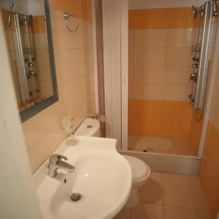 Aphrodite Apartment *